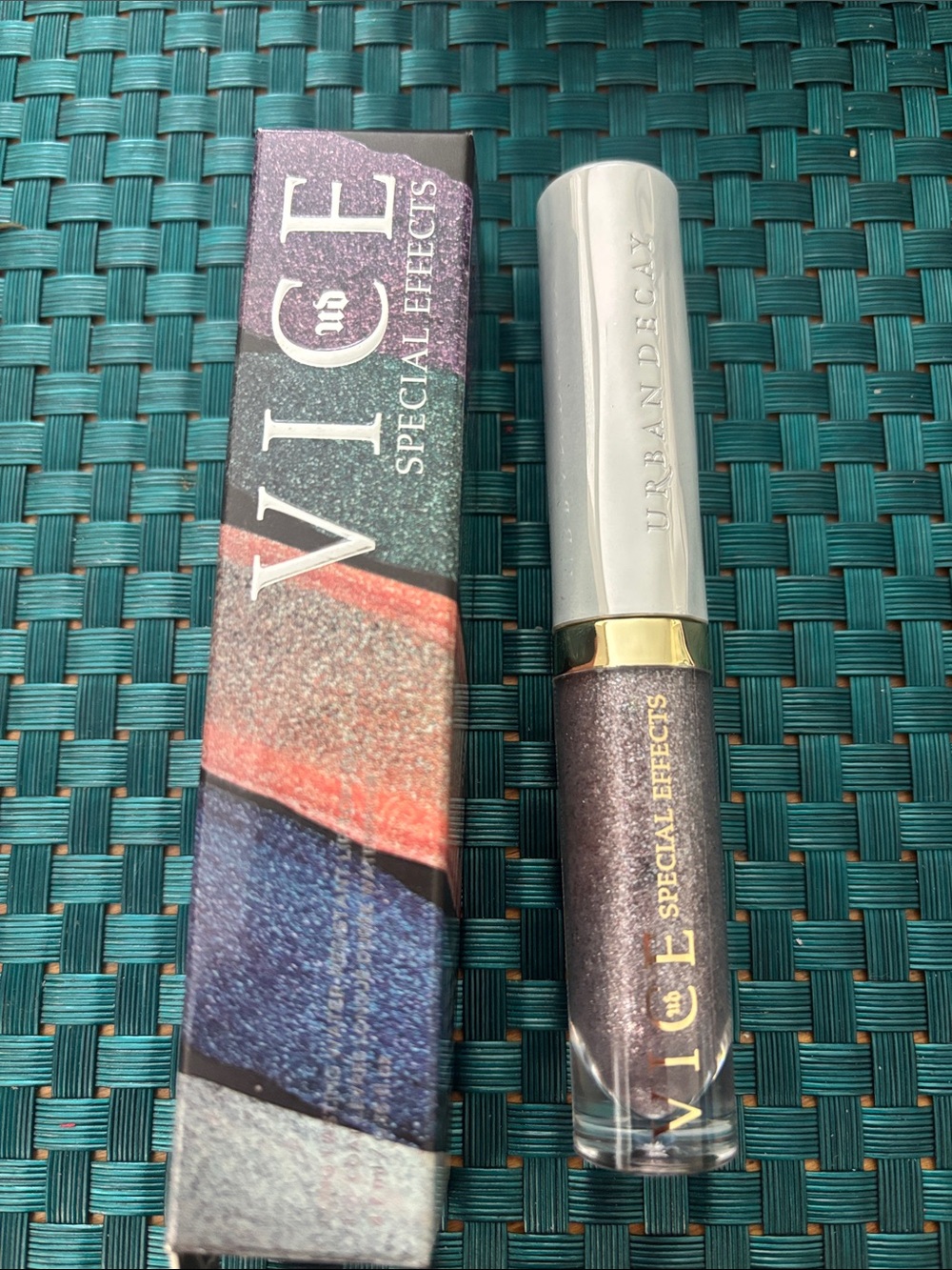 URBAN DECAY- Special Effects “Regulate” sparkley purple NWT